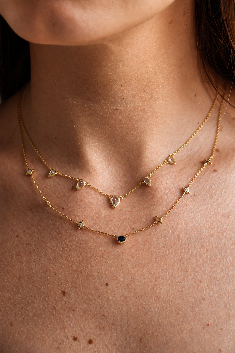 Joyería en modelo